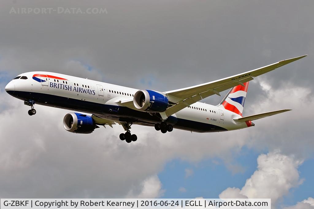 G-ZBKF, 2016 Boeing 787-9 Dreamliner C/N 38622, On short final