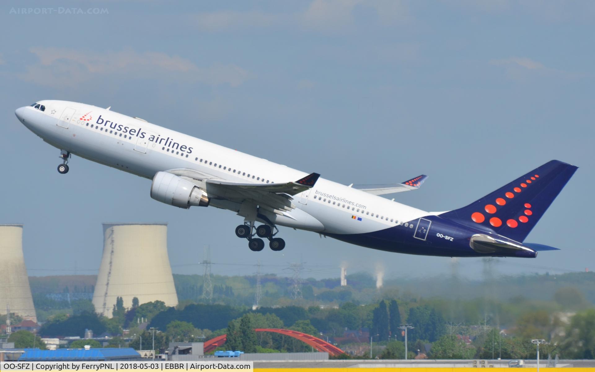 OO-SFZ, 1998 Airbus A330-223 C/N 249, A332 taking-off
