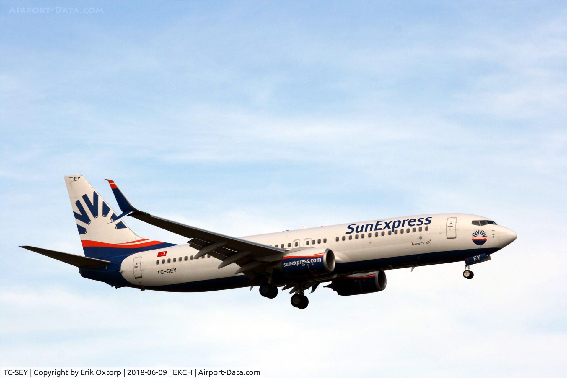 TC-SEY, 2016 Boeing 737-8HC C/N 61182, TC-SEY landing rw 22L