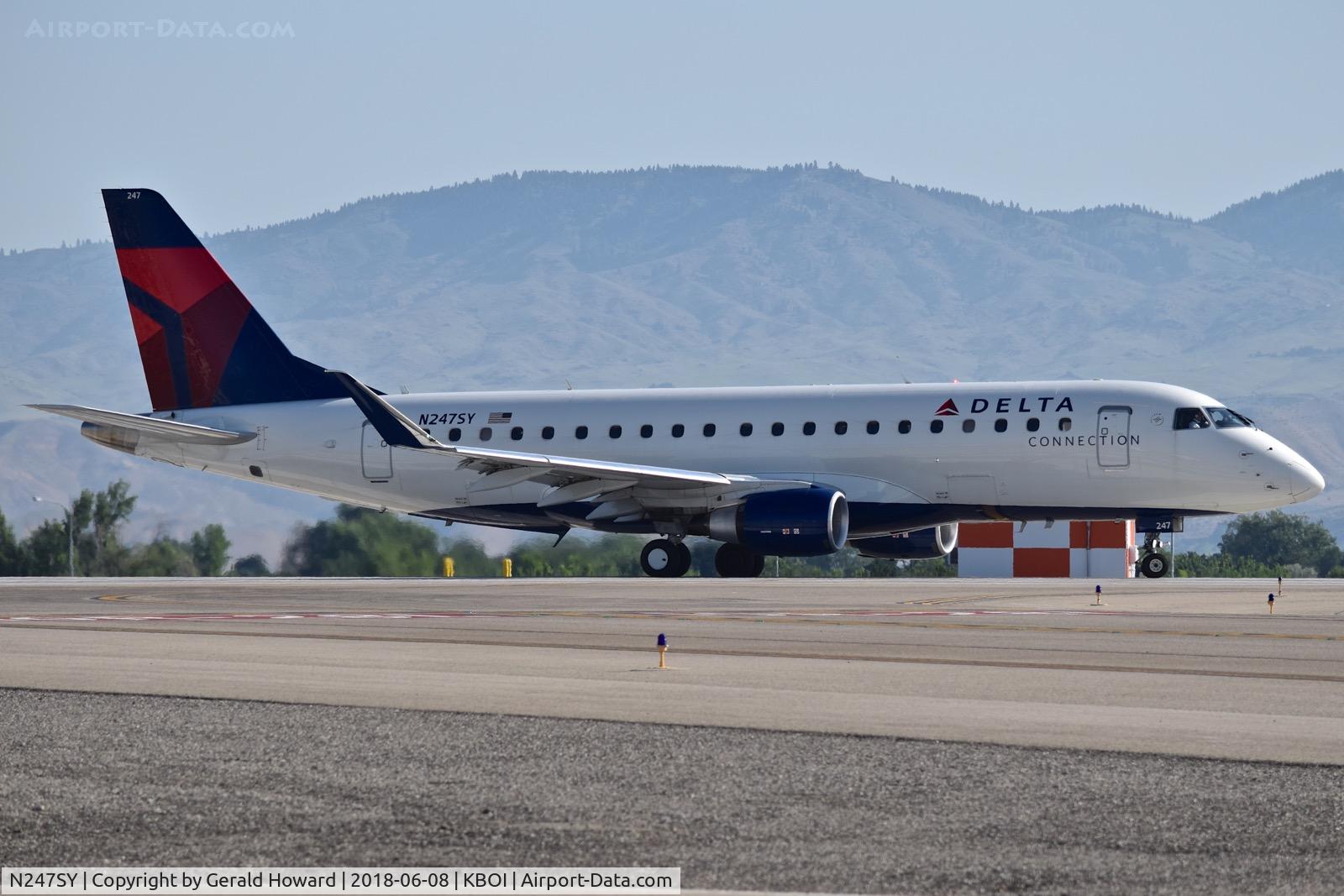 N247SY, 2016 Embraer 175LR (ERJ-170-200LR) C/N 17000608, Turning onto RWY 10R.