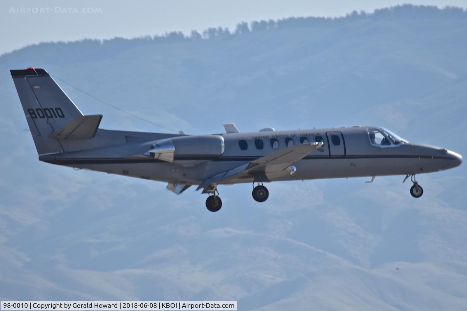 98-0010, 1998 Cessna UC-35A Citation Ultra C/N 560-0513, Landing RWY 10R.