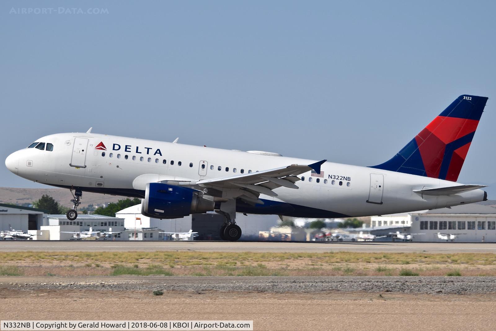 N332NB, 2001 Airbus A319-114 C/N 1570, Touch down on RWY 10R.