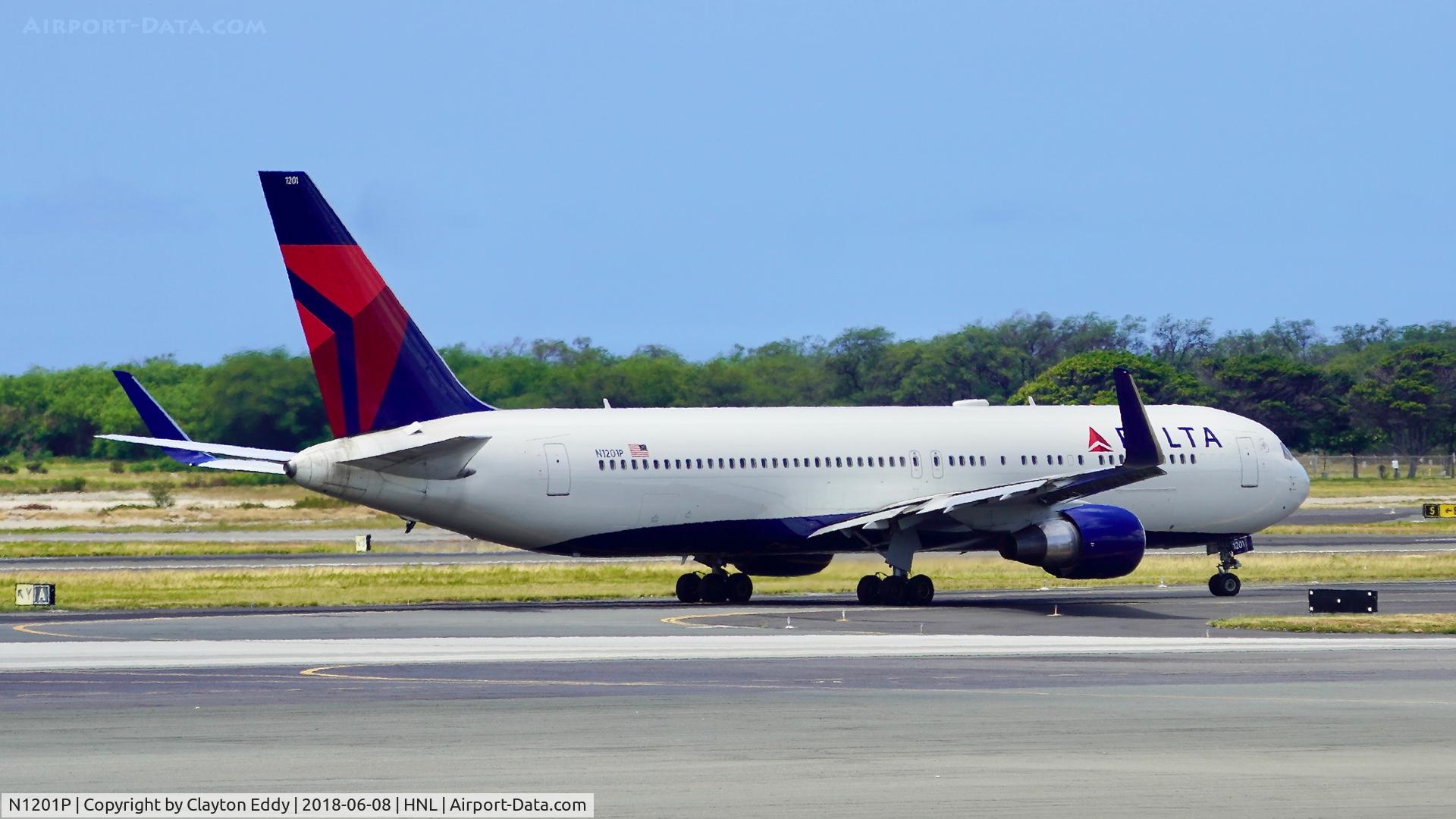 N1201P, 1998 Boeing 767-332 C/N 28458, HNL 2018.