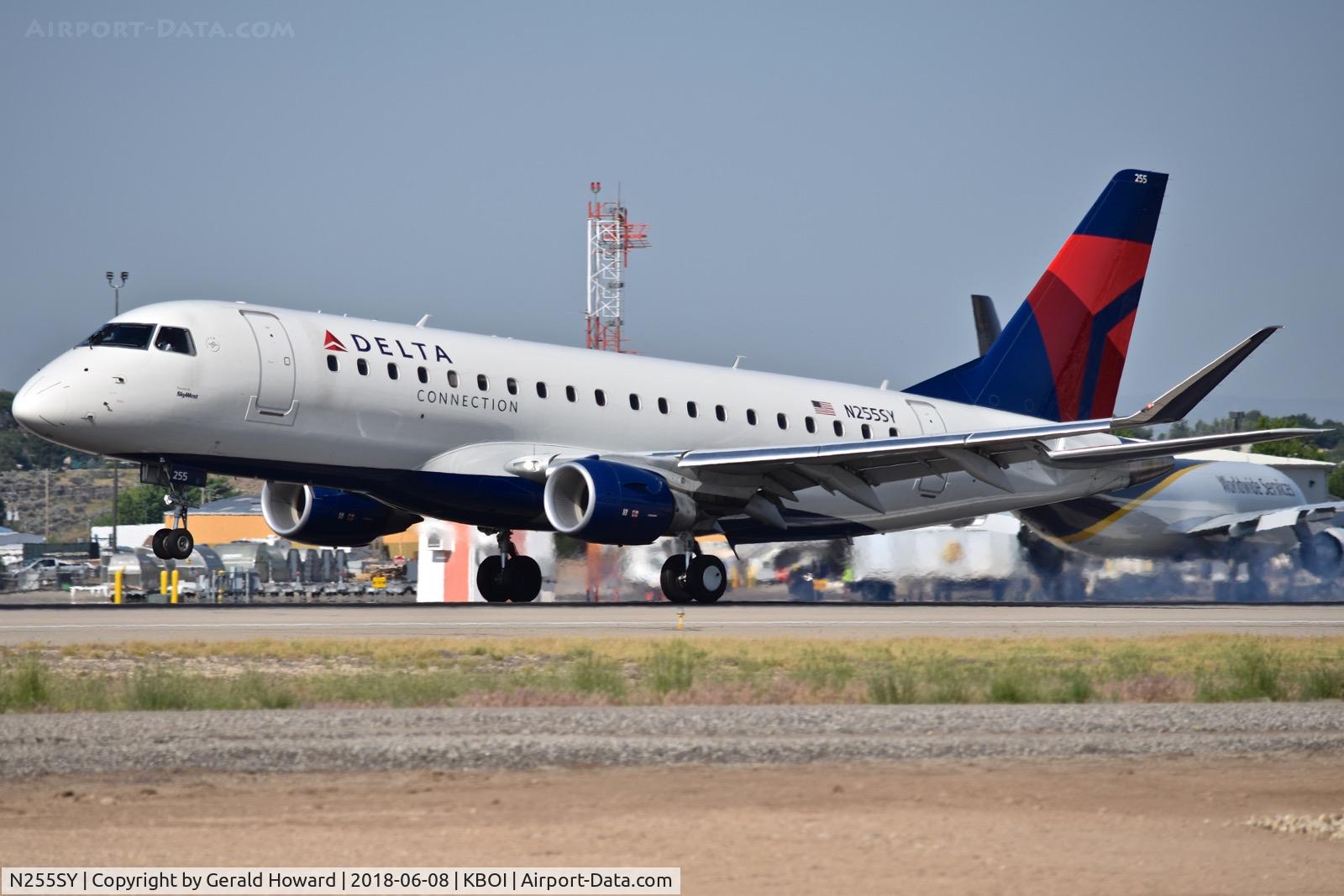 N255SY, 2016 Embraer 175LR (ERJ-170-200LR) C/N 17000622, Landing RWY 10R.