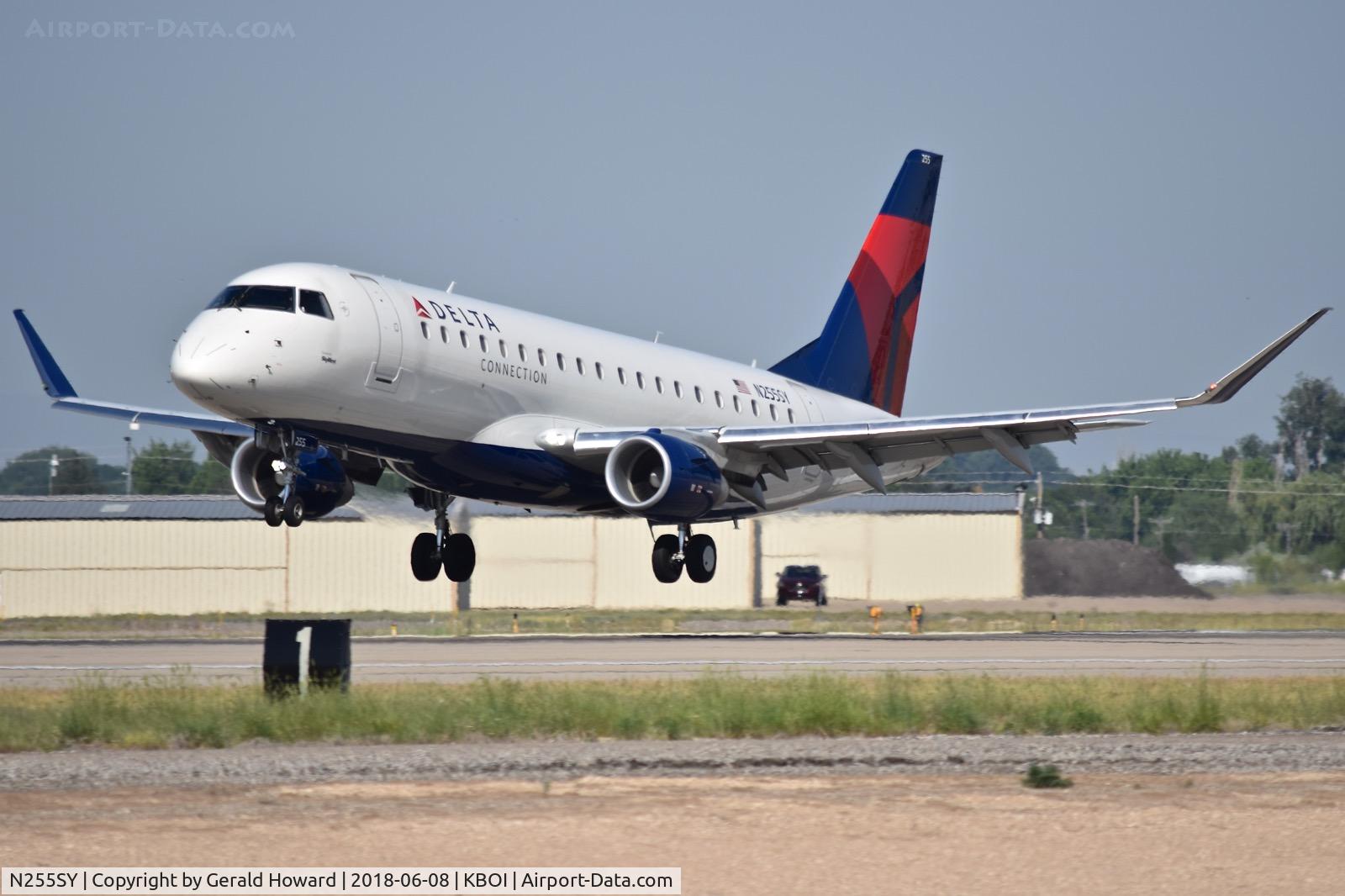 N255SY, 2016 Embraer 175LR (ERJ-170-200LR) C/N 17000622, Landing RWY 10R.