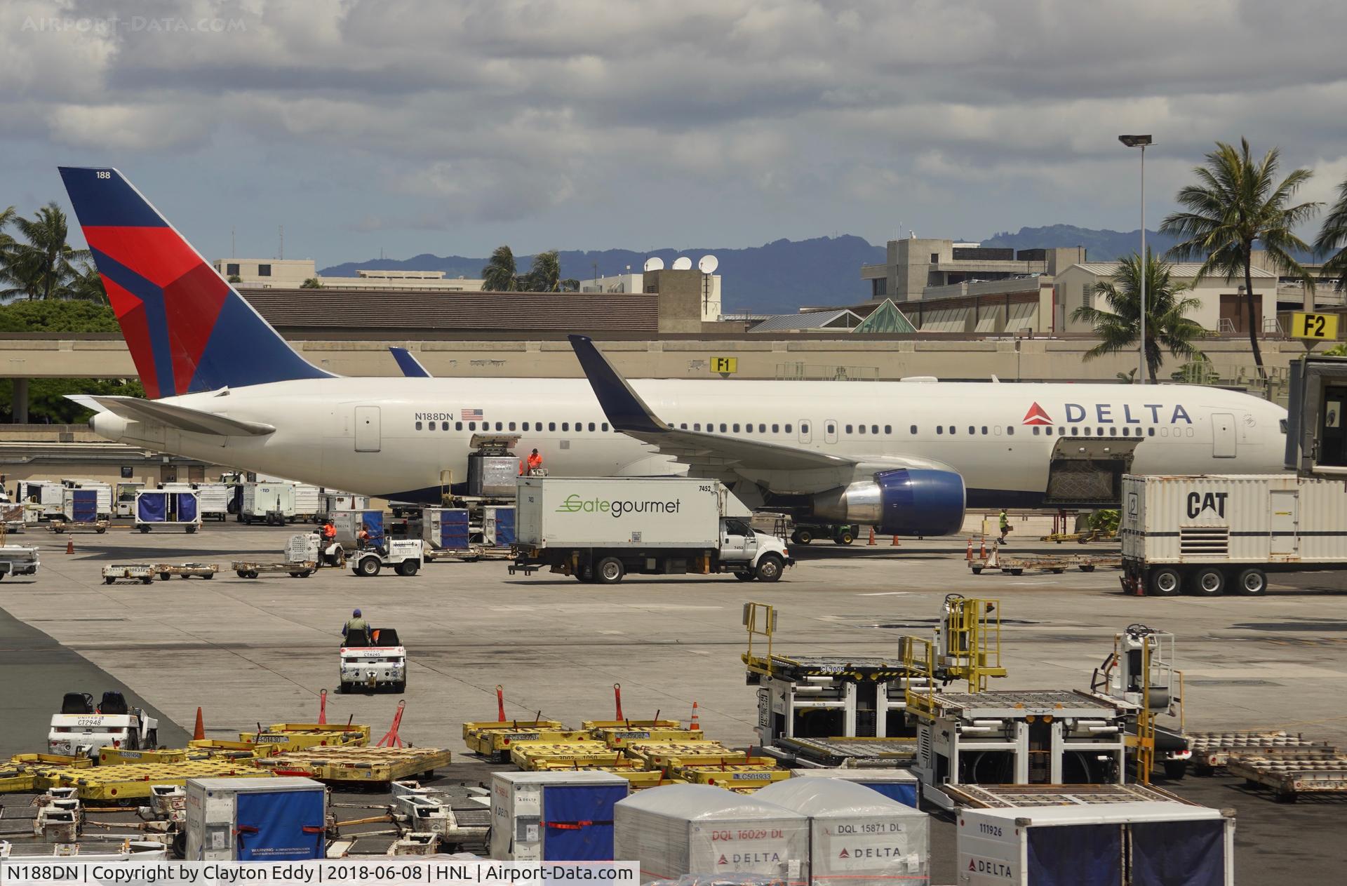 N188DN, 1996 Boeing 767-332 C/N 27583, HNL 2018.