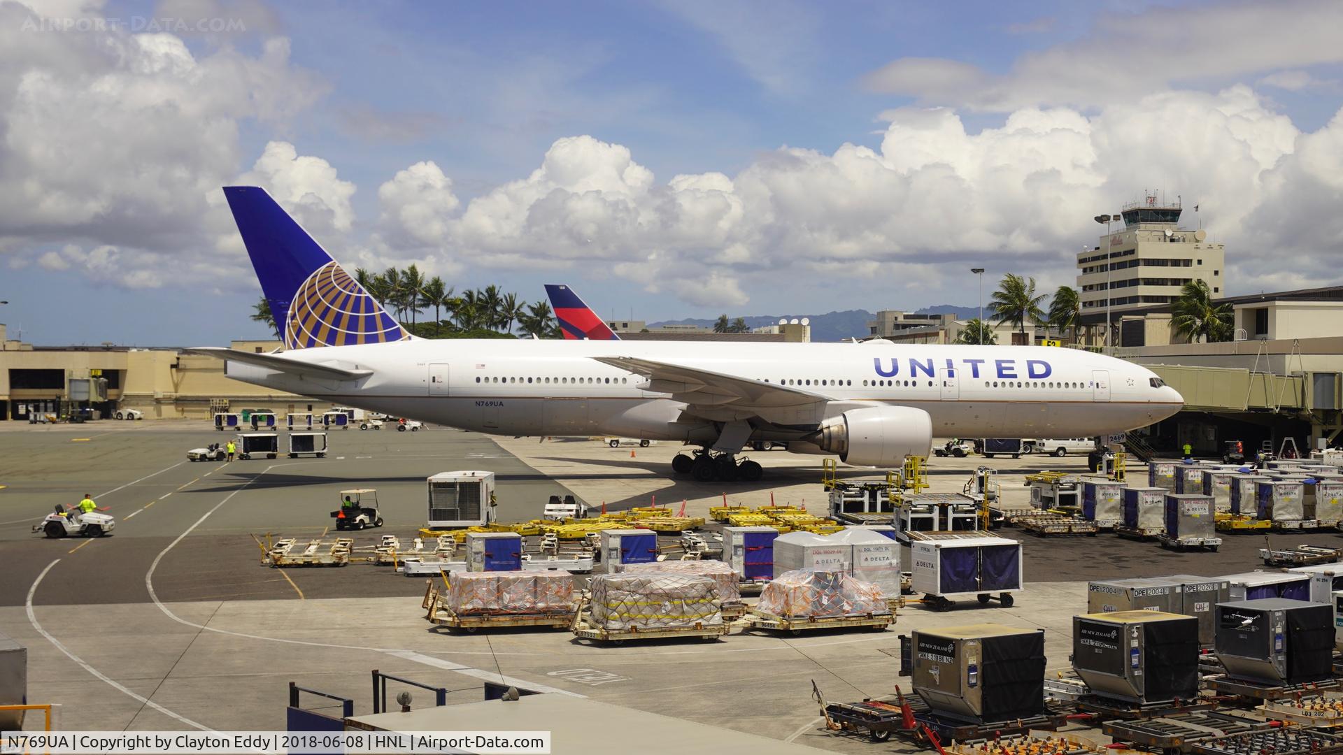 N769UA, 1995 Boeing 777-222 C/N 26921, HNL 2018.