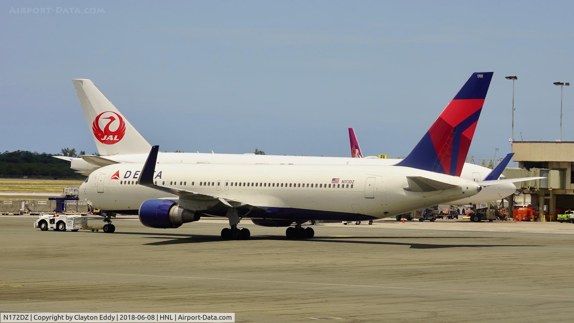 N172DZ, 1998 Boeing 767-332 C/N 29691, HNL 2018.