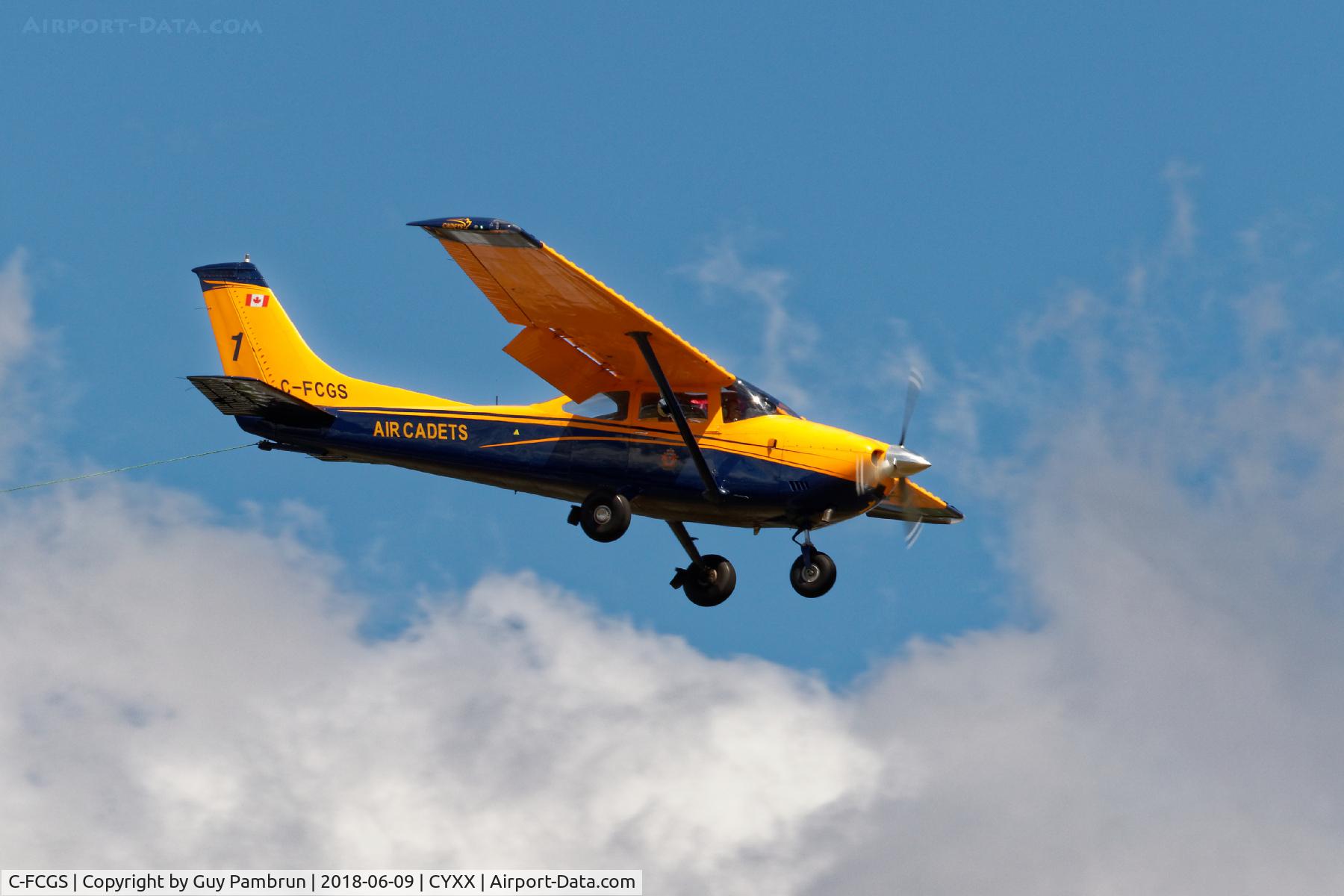 C-FCGS, 1973 Cessna 182P Skylane C/N 18262341, Tug used for Air Cadets glider landing at CYXX