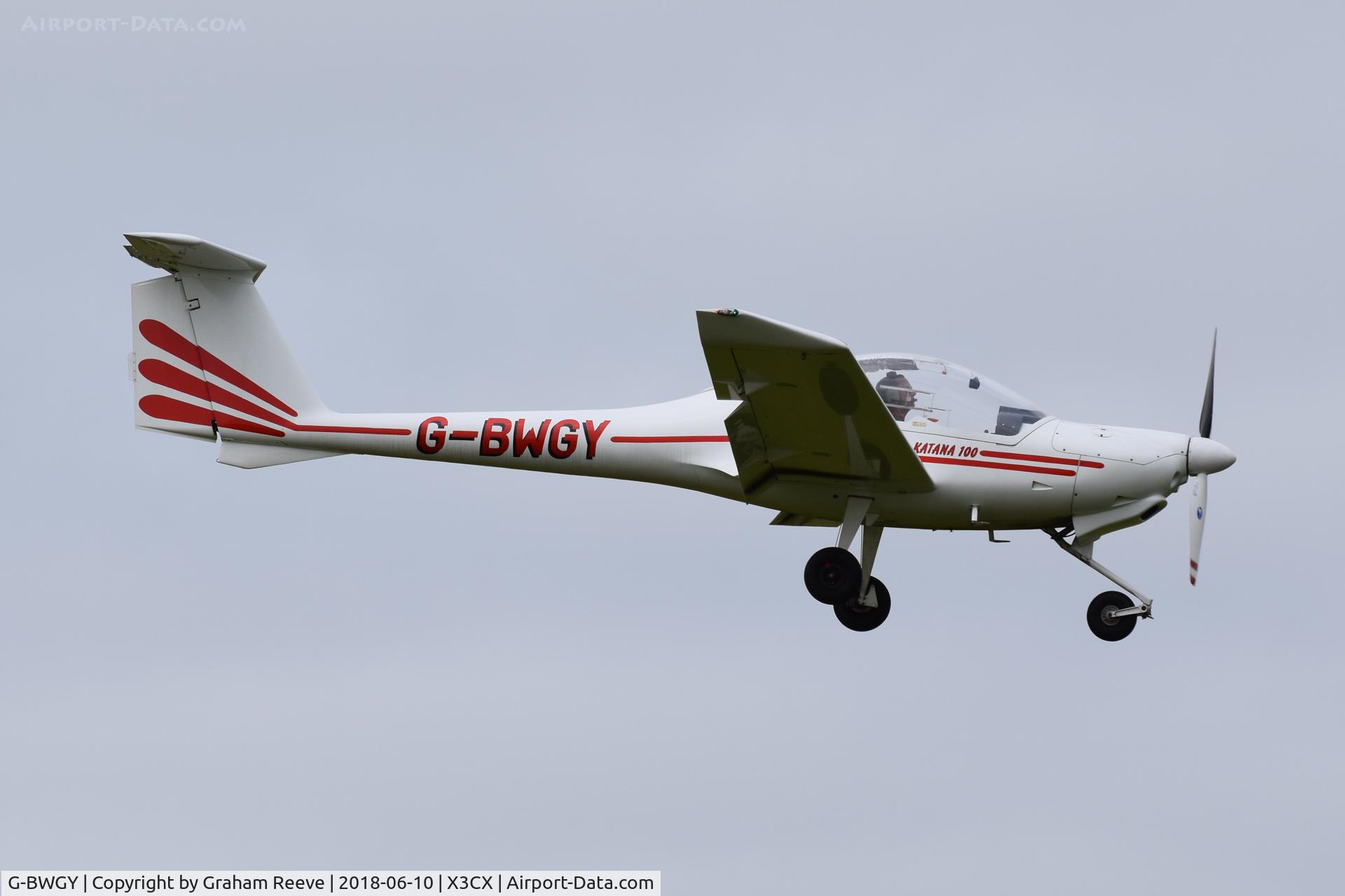 G-BWGY, 1995 HOAC DV-20 Katana C/N 20134, Landing at Northrepps.
