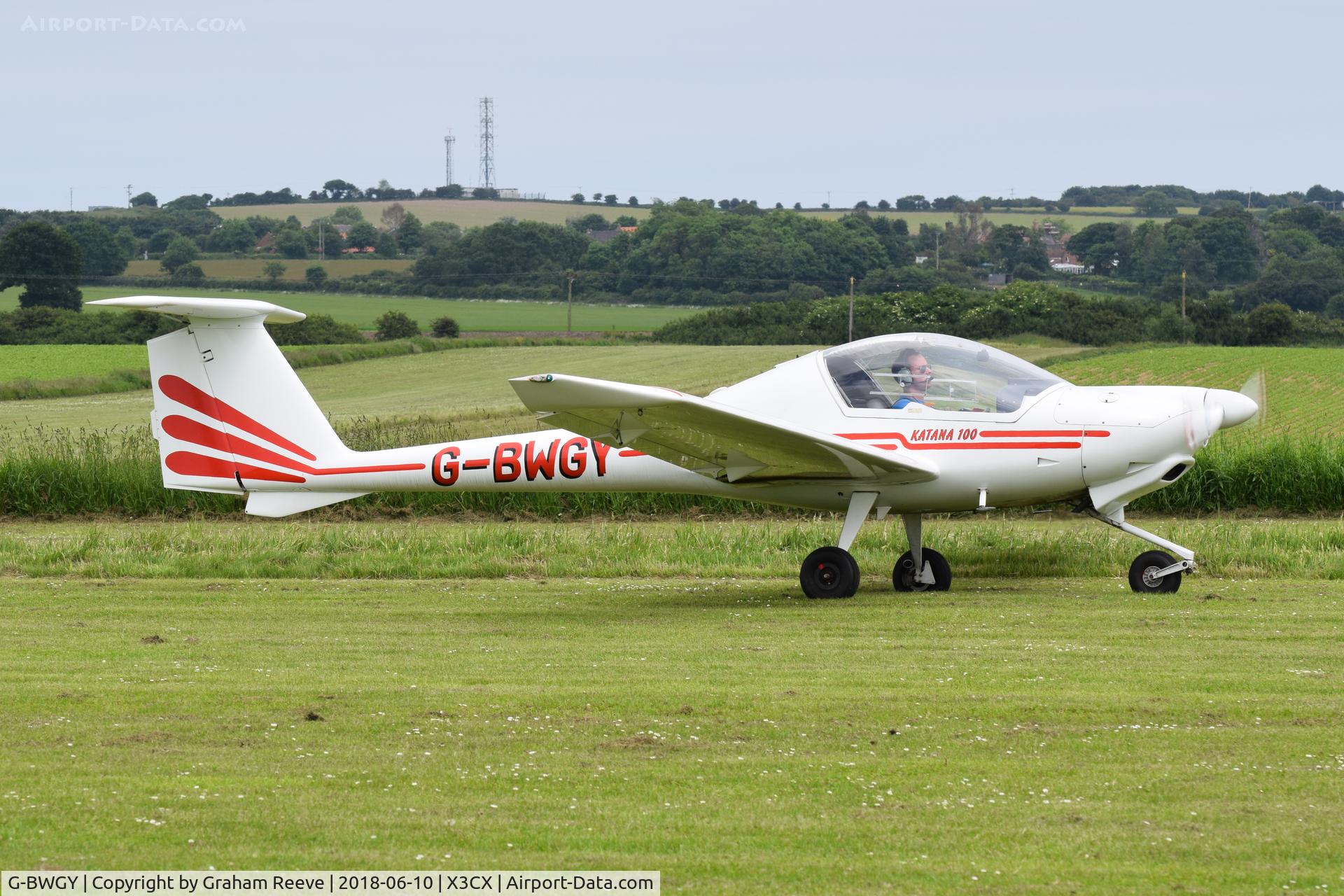 G-BWGY, 1995 HOAC DV-20 Katana C/N 20134, Just landed at Northrepps.