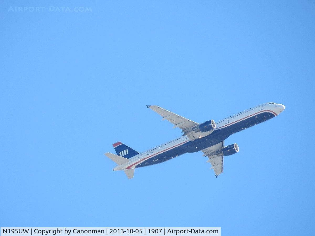 N195UW, 2008 Airbus A321-211 C/N 3633, Landing