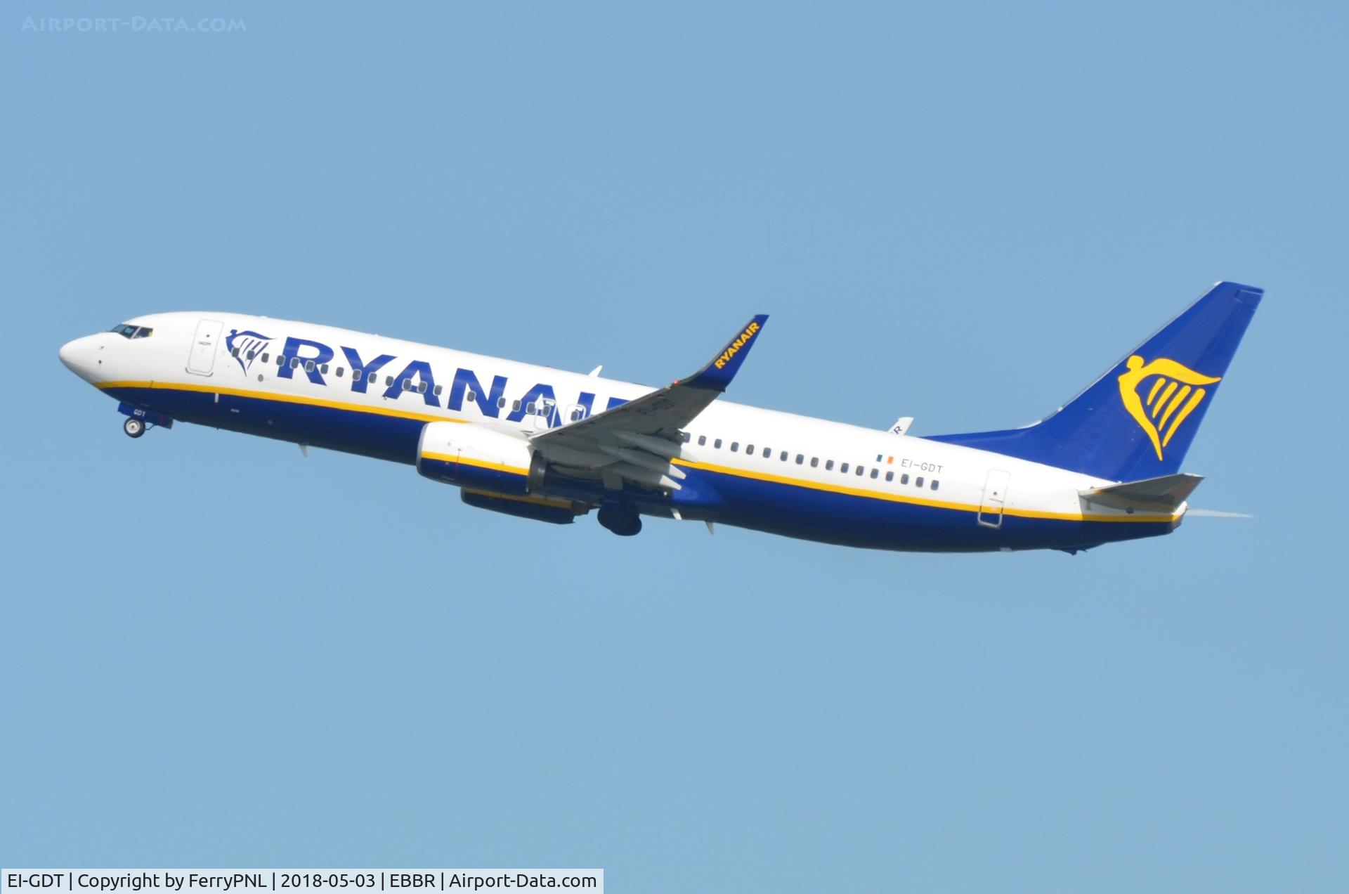 EI-GDT, 2018 Boeing 737-800 C/N 44815, Ryanair B738 lifting-off.