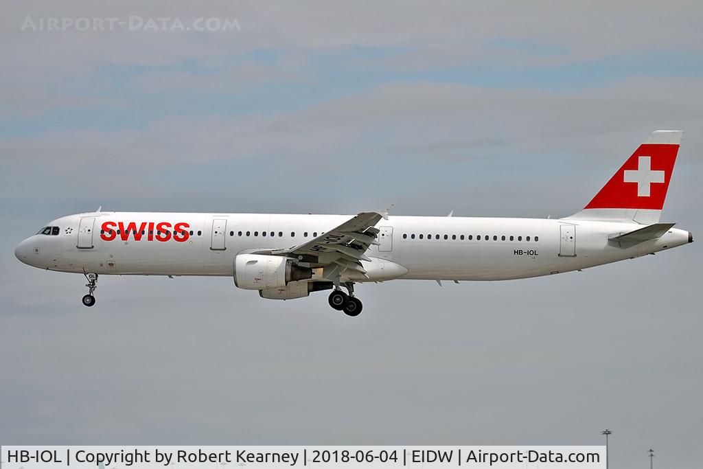 HB-IOL, 1999 Airbus A321-111 C/N 1144, Short final r/w 28