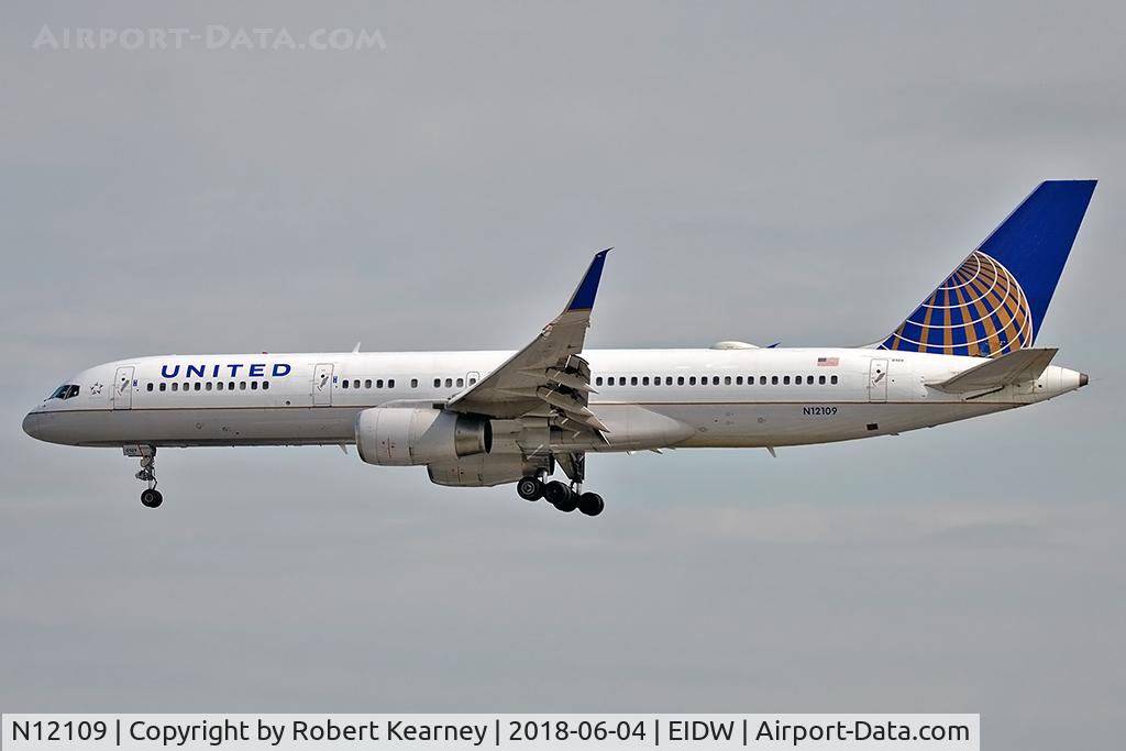 N12109, 1994 Boeing 757-224 C/N 27299, Short final r/w 28