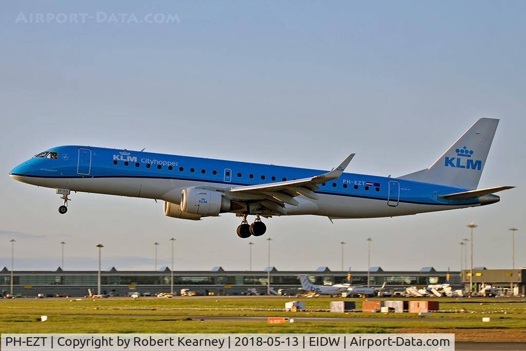 PH-EZT, 2012 Embraer 190LR (ERJ-190-100LR) C/N 19000519, Short final r/w 28