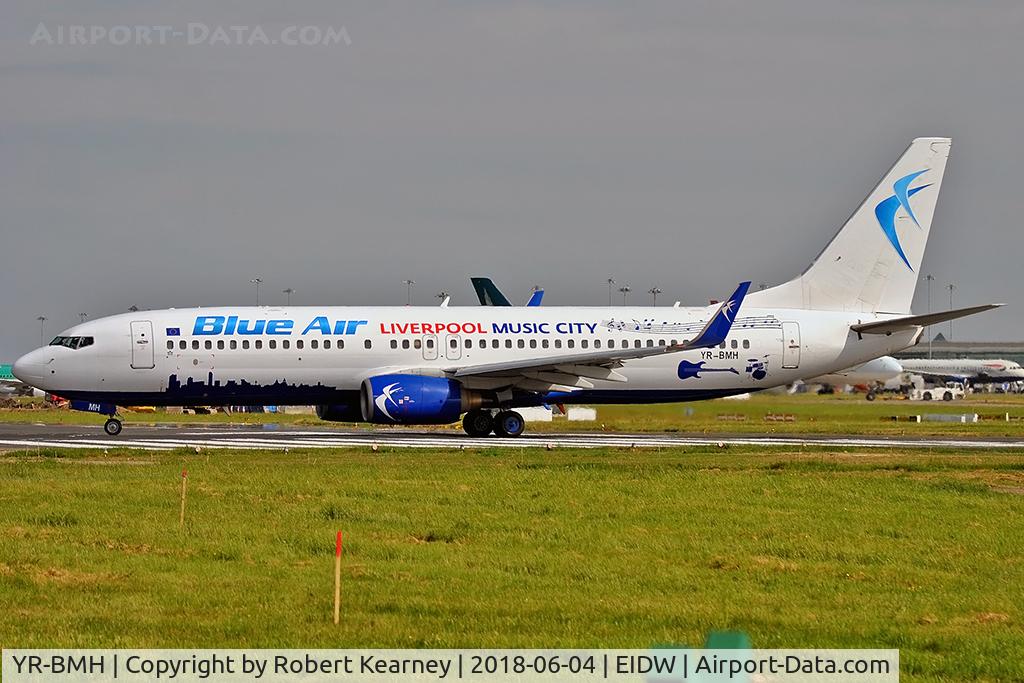 YR-BMH, 1998 Boeing 737-8K5 C/N 27989, Lining up r/w 28