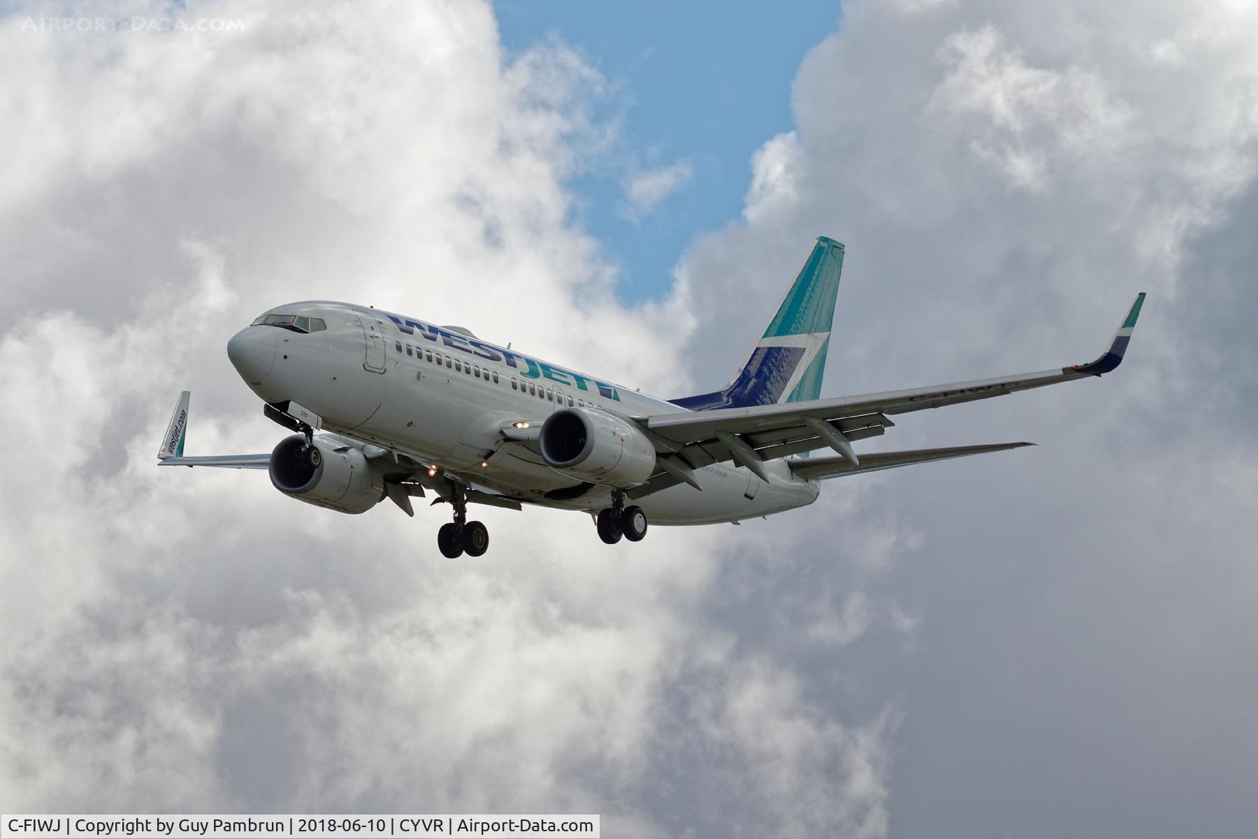 C-FIWJ, 2007 Boeing 737-7CT C/N 30712, Landing on 26R