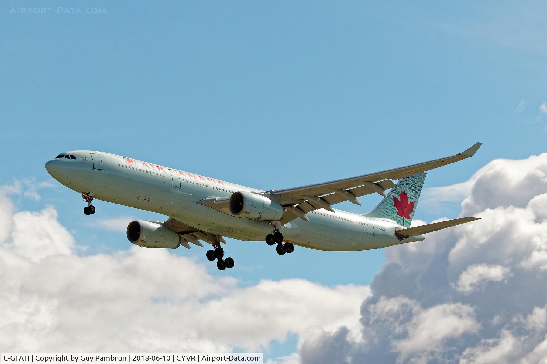 C-GFAH, 1999 Airbus A330-343 C/N 0279, Landing on 26R