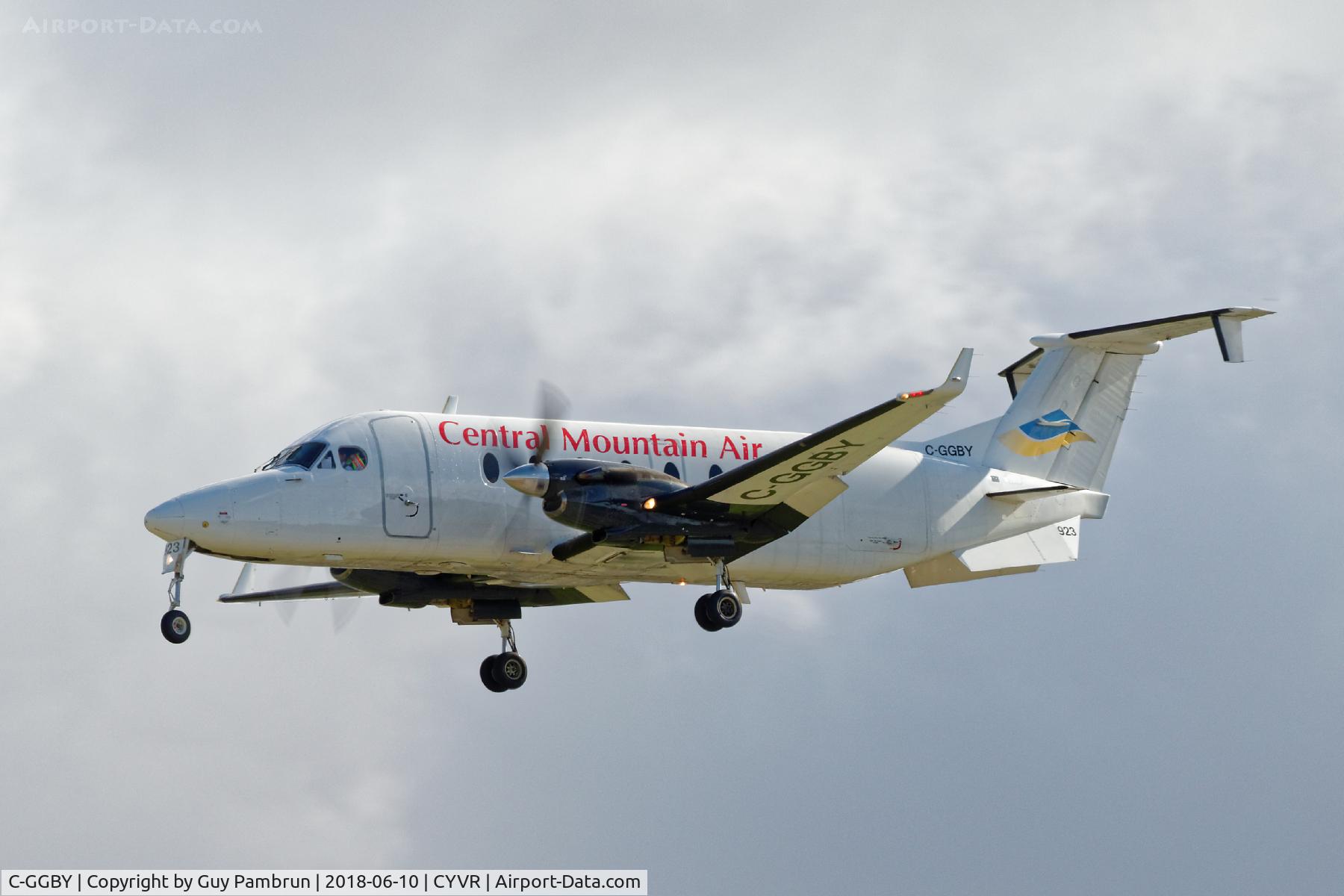 C-GGBY, 1999 Beech 1900D C/N UE-351, Landing on 26R