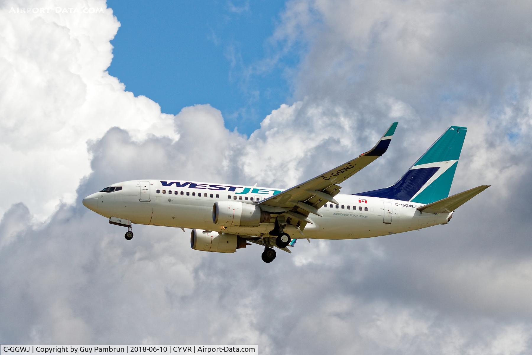 C-GGWJ, 2007 Boeing 737-7CT C/N 35503, Landing on 26R