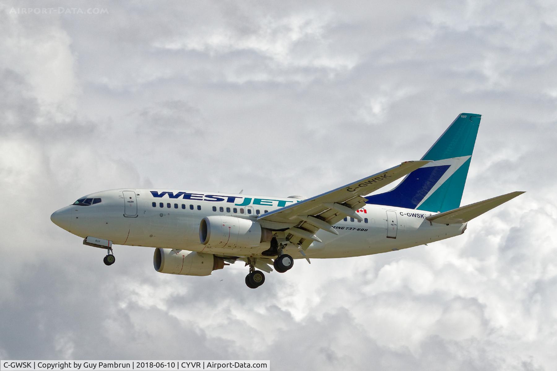 C-GWSK, 2006 Boeing 737-6CT C/N 34287, Landing on 26R