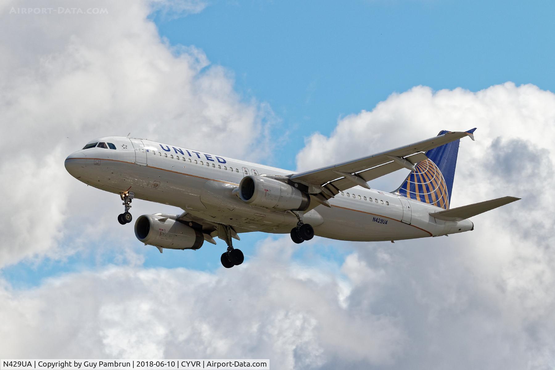 N429UA, 1995 Airbus A320-232 C/N 539, Landing on 26R