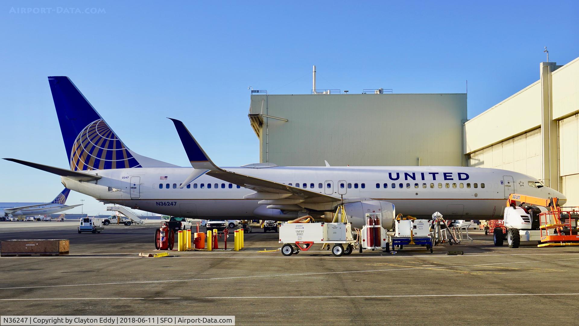 N36247, 1999 Boeing 737-824 C/N 28807, SFO 2018.