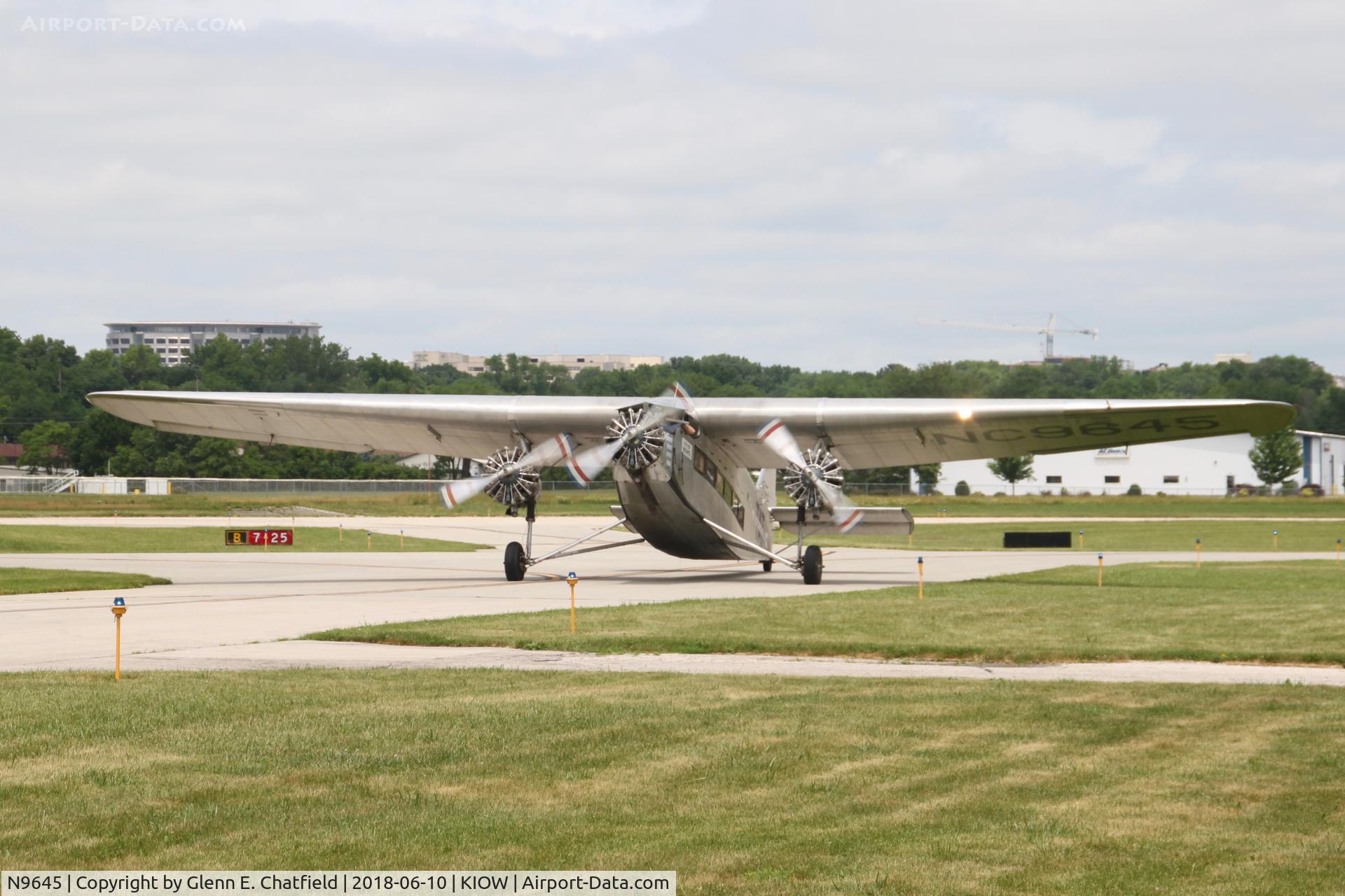 N9645, 1928 Ford 5-AT-B Tri-Motor C/N 8, Taxiing in to the ramp