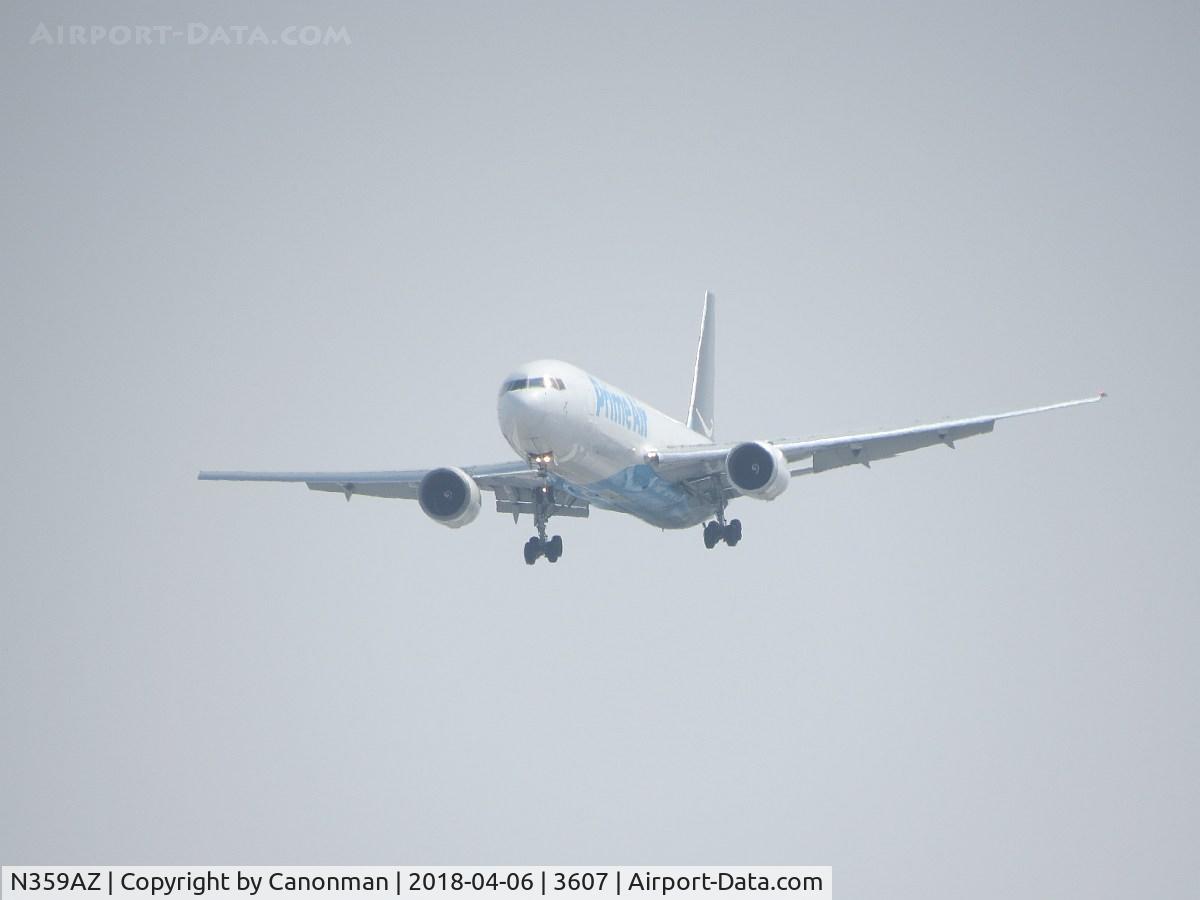 N359AZ, 1988 Boeing 767-323/ER C/N 24036, Landing