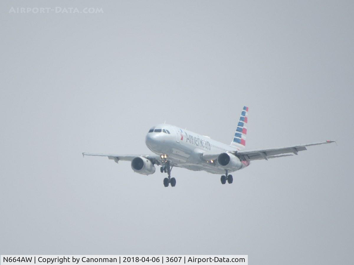 N664AW, 2001 Airbus A320-232 C/N 1621, Landing