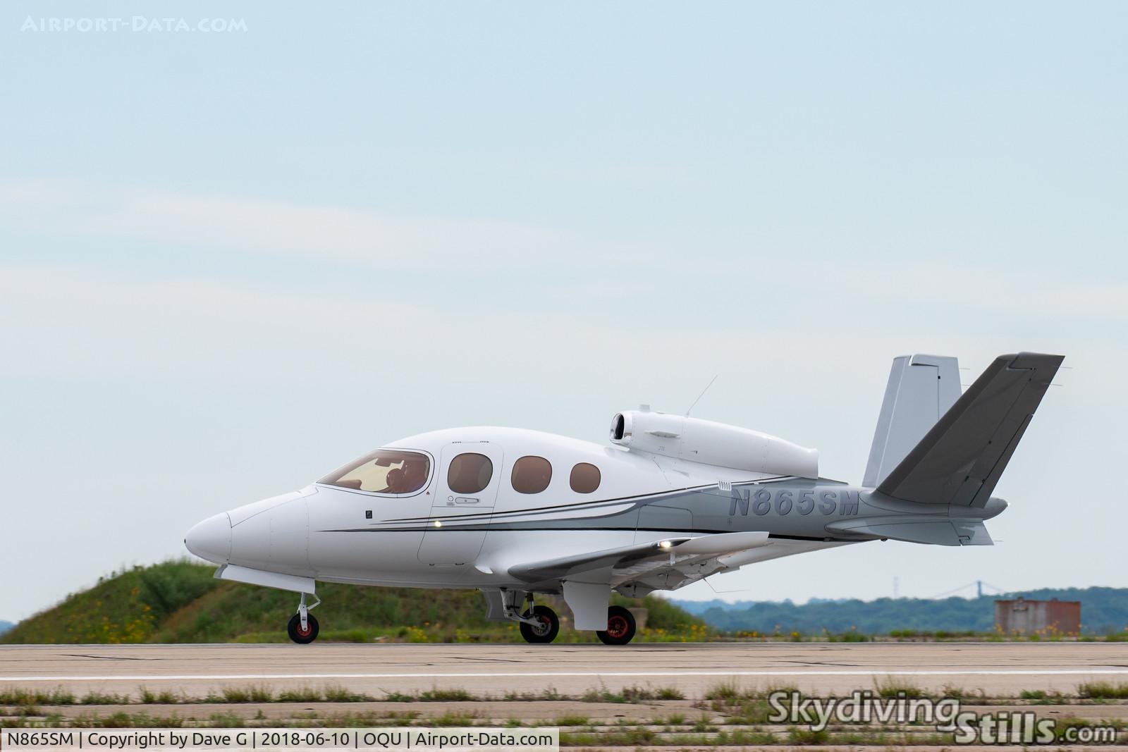 N865SM, 2018 Cirrus SF50 Vision C/N 0044, Taxiing to the runway at Quonset, RI