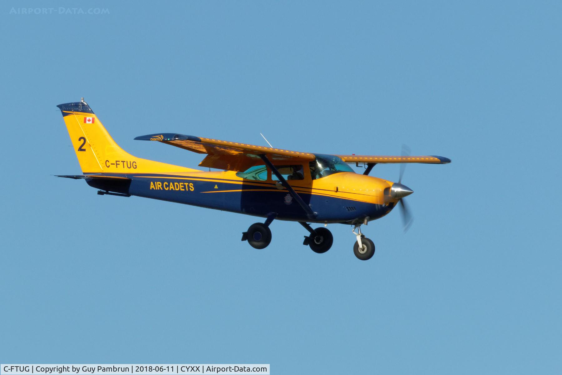 C-FTUG, 1975 Cessna 182P Skylane C/N 18263875, Landing