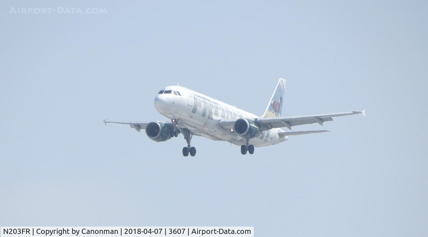 N203FR, 2002 Airbus A320-214 C/N 1806, Landing