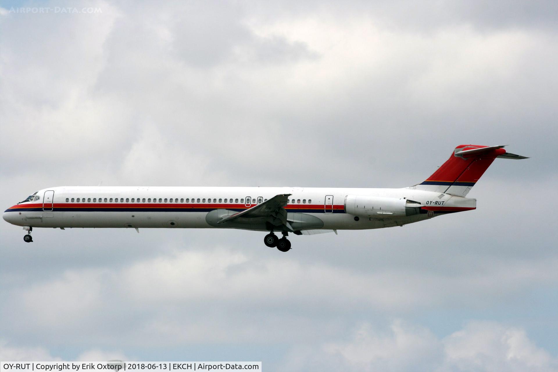 OY-RUT, 1991 McDonnell Douglas MD-82 (DC-9-82) C/N 49902, OY-RUT landing rw 22L