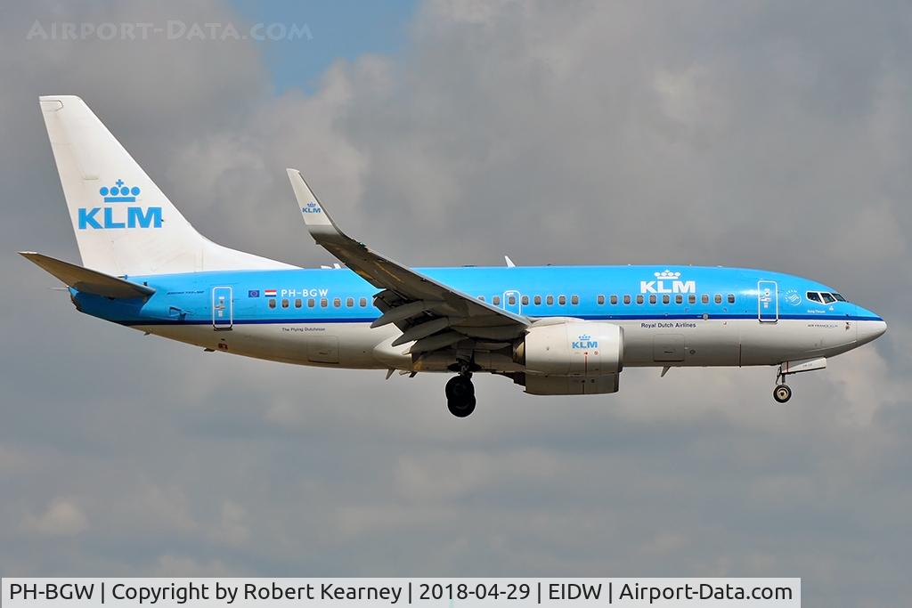PH-BGW, 2011 Boeing 737-7K2 C/N 38128, Short final r/w 10