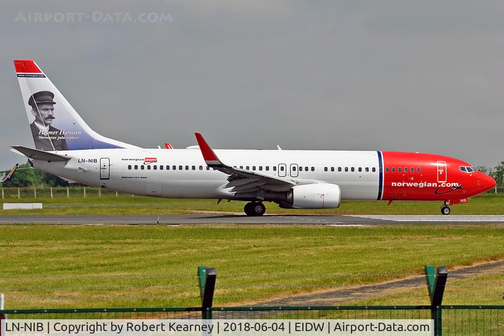LN-NIB, 2011 Boeing 737-86J C/N 36879, Lining up r/w 10