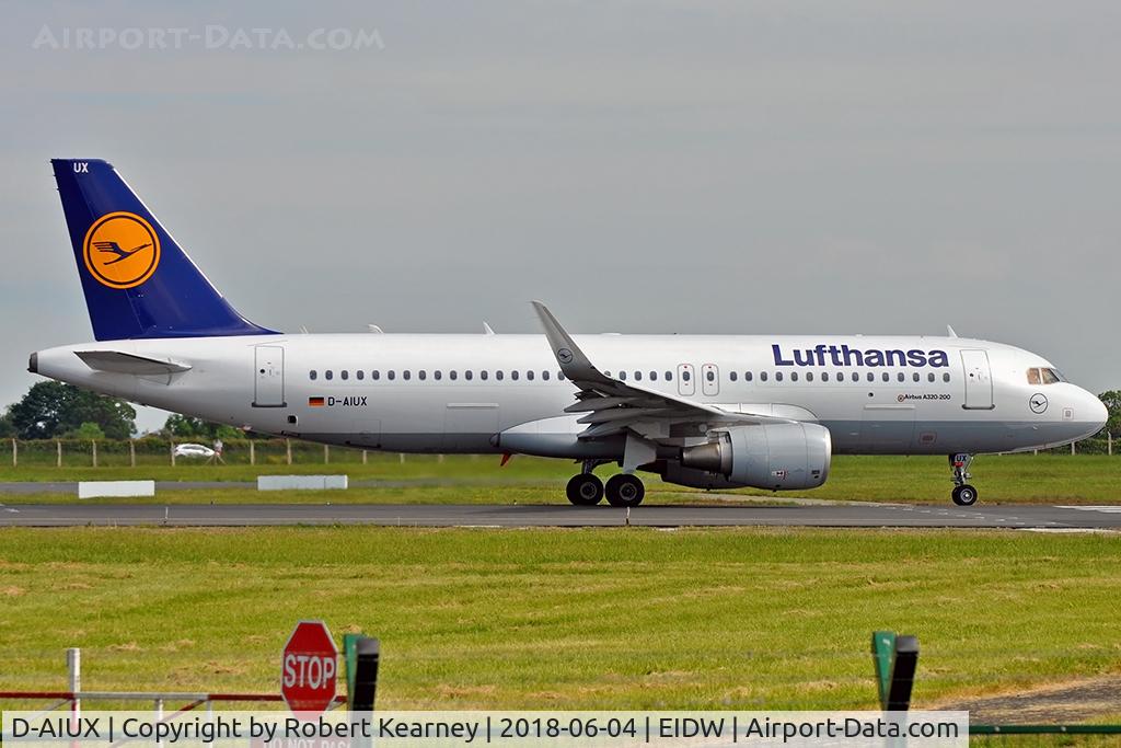 D-AIUX, 2016 Airbus A320-214 C/N 7256, Lining up r/w 10