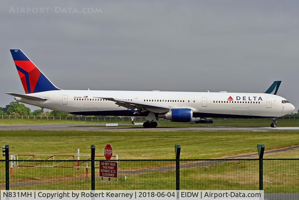 N831MH, 2000 Boeing 767-432/ER C/N 29702, Lining up r/w 10