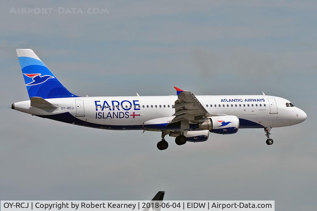 OY-RCJ, 2016 Airbus A320-214 C/N 7465, Short final r/w 10