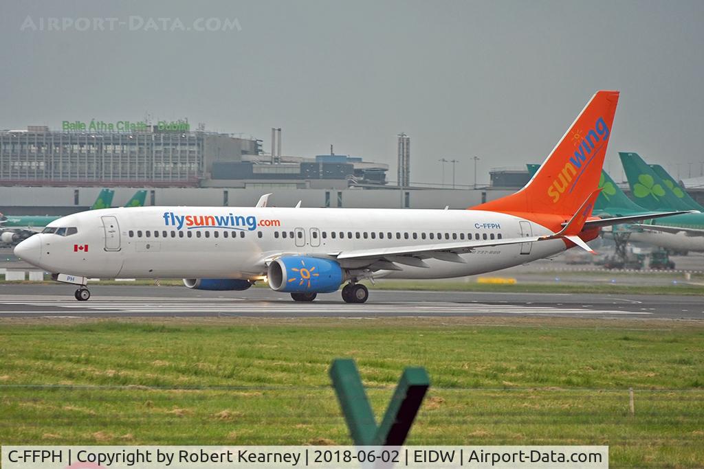 C-FFPH, 2014 Boeing 737-81D C/N 39440, Lining up r/w 28