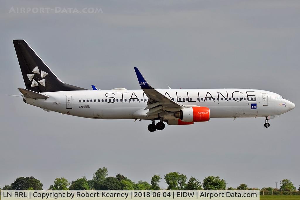 LN-RRL, 2003 Boeing 737-883 C/N 28328, Short final r/w 10