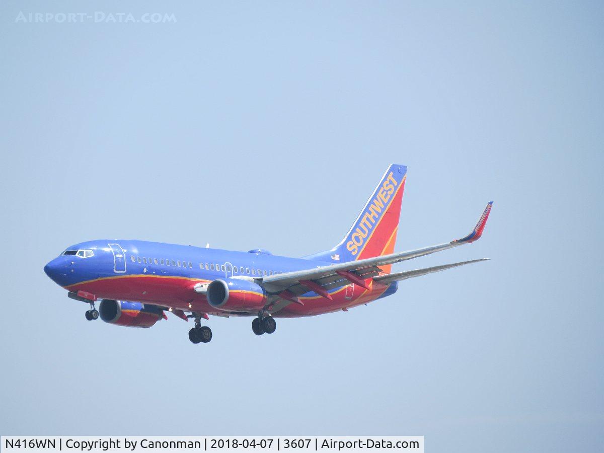 N416WN, 2001 Boeing 737-7H4 C/N 32453, Landing