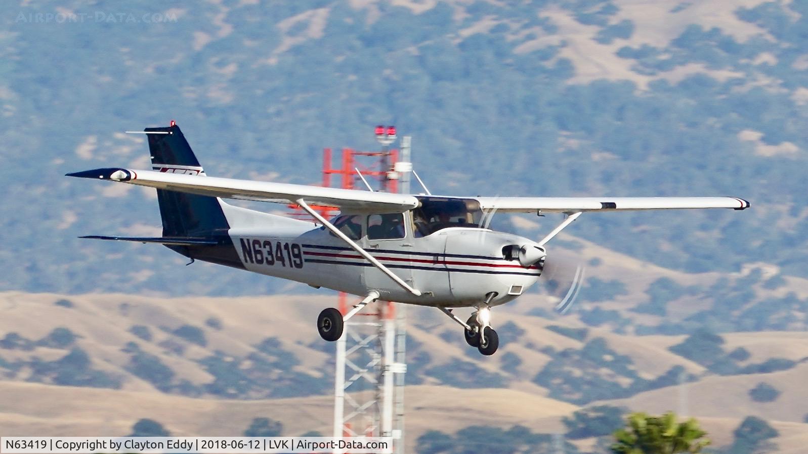 N63419, 2004 Cessna 172R C/N 17281224, Livermore Airport California 2018.