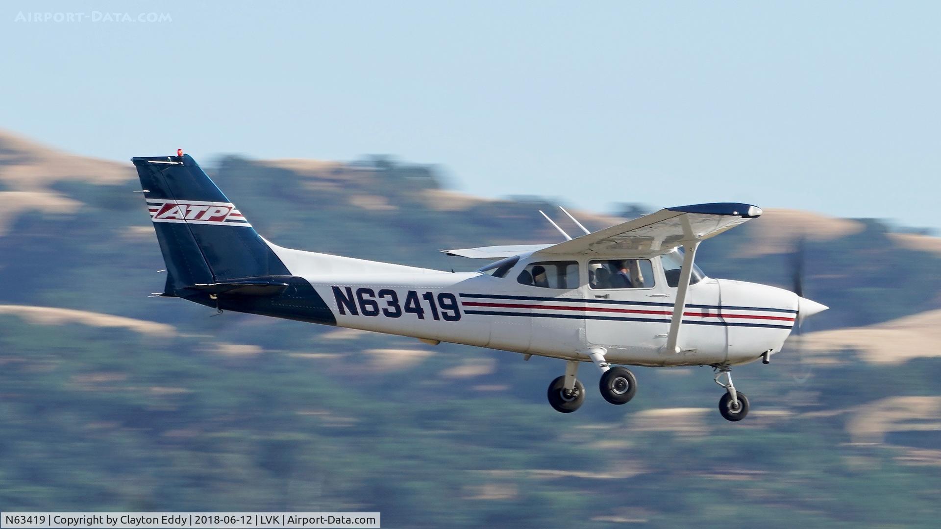 N63419, 2004 Cessna 172R C/N 17281224, Livermore Airport California 2018.