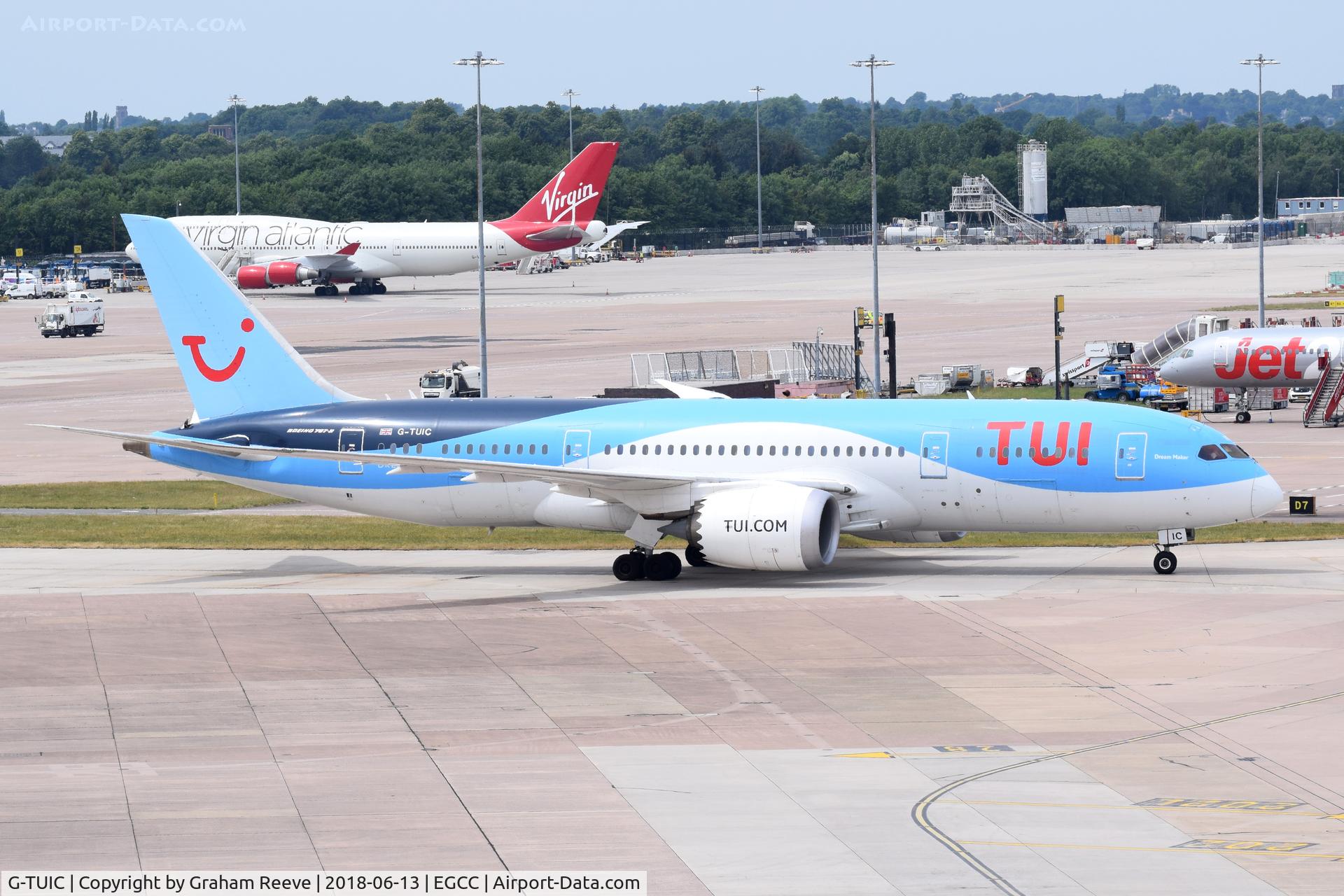 G-TUIC, 2013 Boeing 787-8 Dreamliner C/N 34424, In TUI livery.
