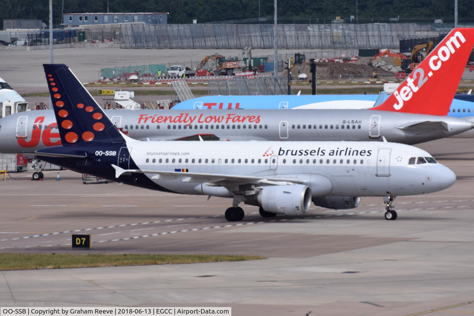 OO-SSB, 2005 Airbus A319-111 C/N 2400, Just landed at Manchester.