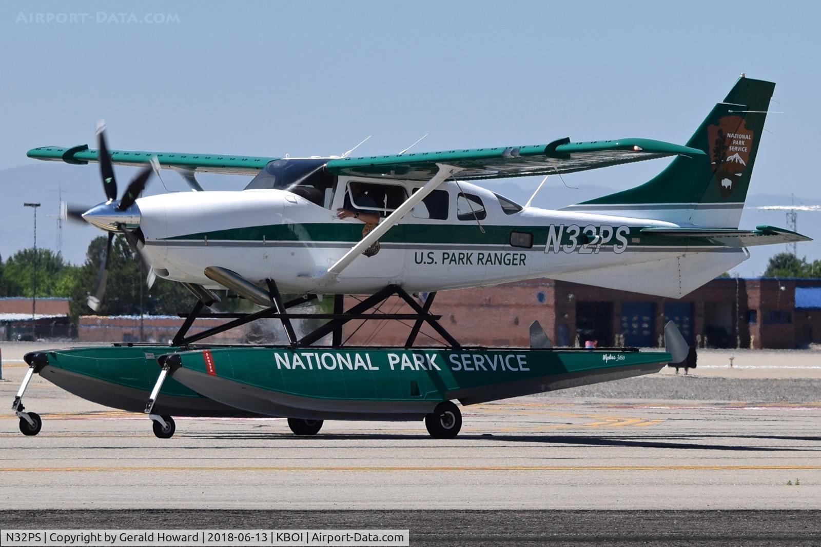 N32PS, 1984 Cessna U206G Stationair C/N U20606838, Taxiing on Alpha for RWY 28L.