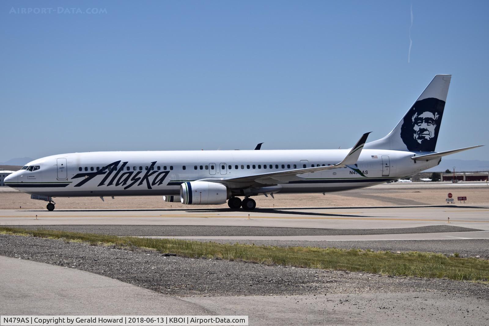 N479AS, 2015 Boeing 737-900/ER C/N 60576, Turning onto Alpha for the gate.