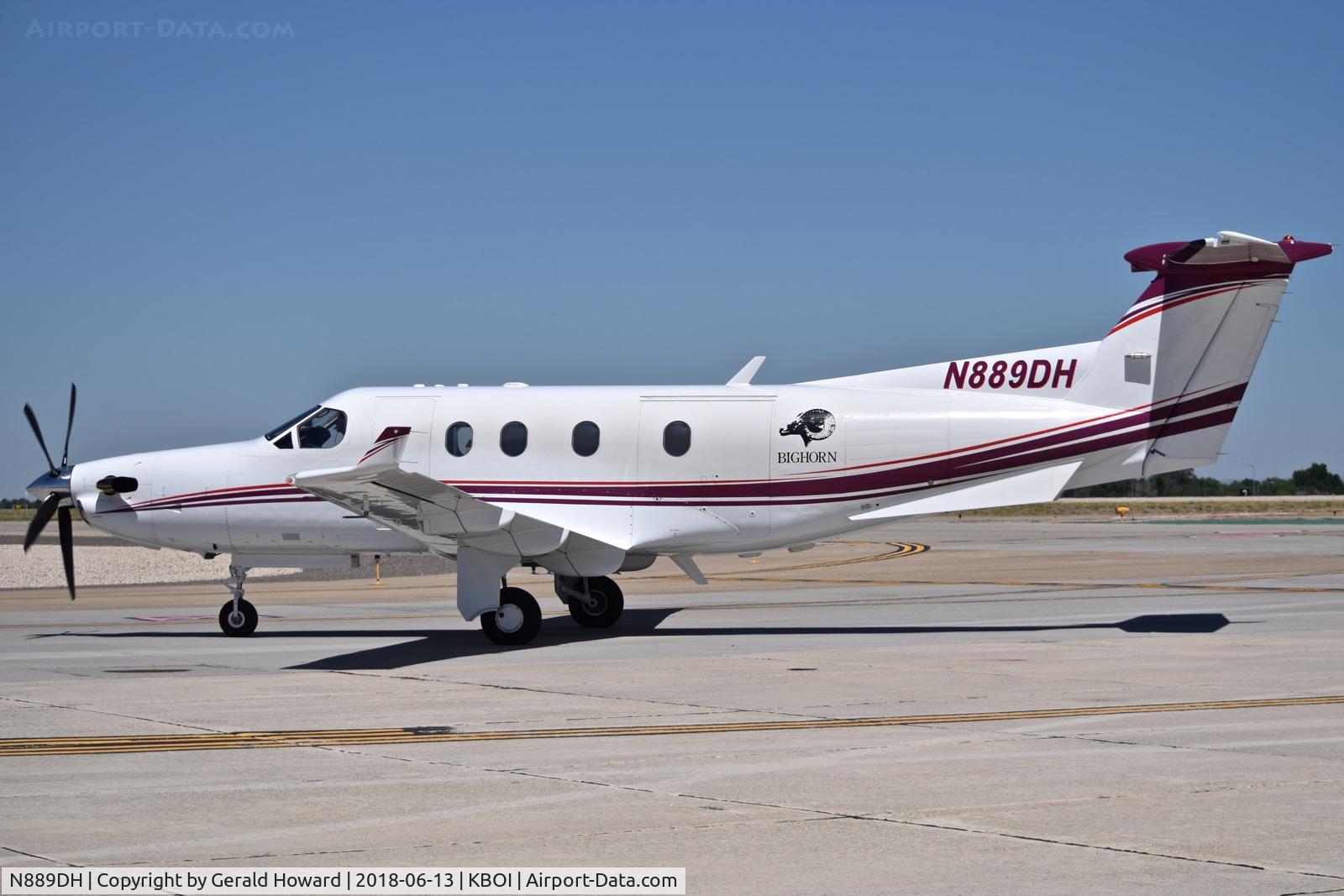 N889DH, 1999 Pilatus PC-12/45 C/N 298, Taxiing to the south GA ramp.